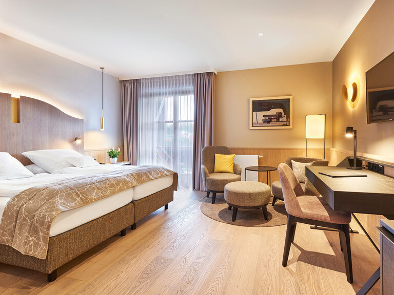 mit Marmorbadezimmer und Regendusche